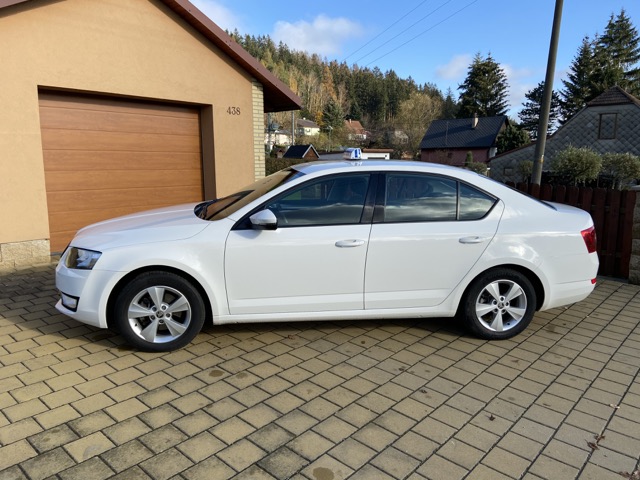 Škoda Octavia 1.4 TSI Style G-Tec z levého boku