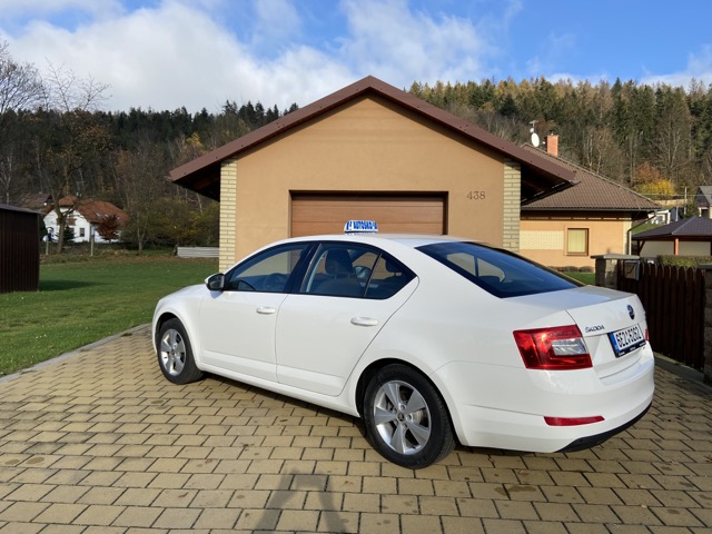 Škoda Octavia 1.4 TSI Style G-Tec ze zadního boku