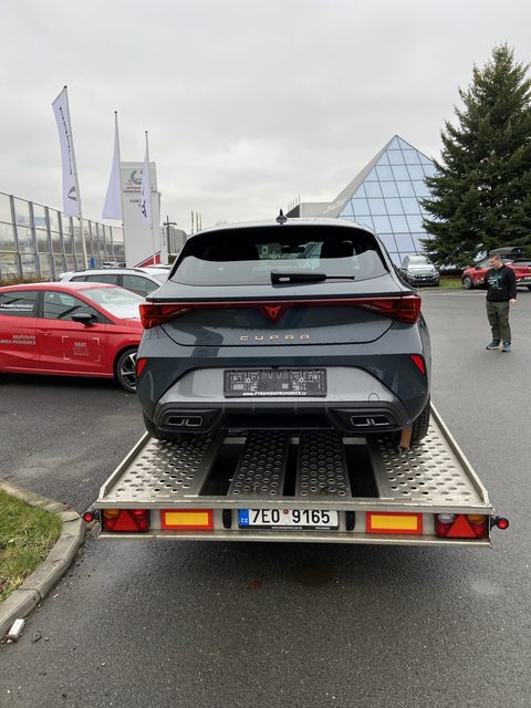 Připravovaná Cupra Leon zezadu