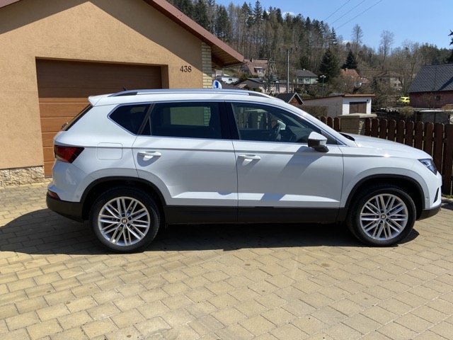 SEAT Ateca XPERIENCE z pravého boku