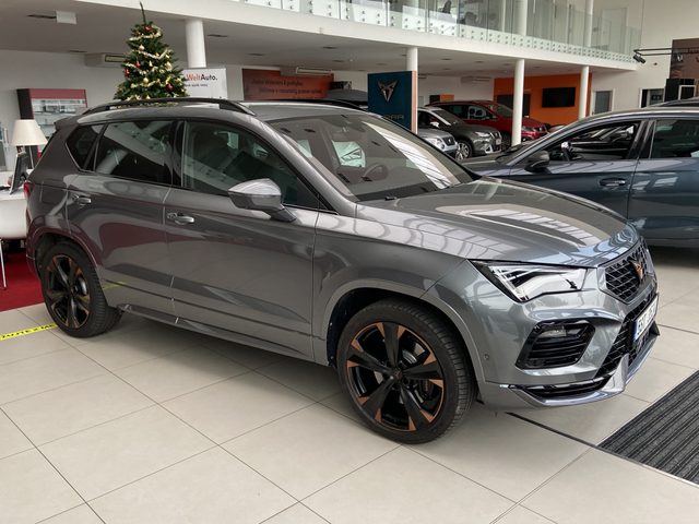 Cupra Ateca z předního boku