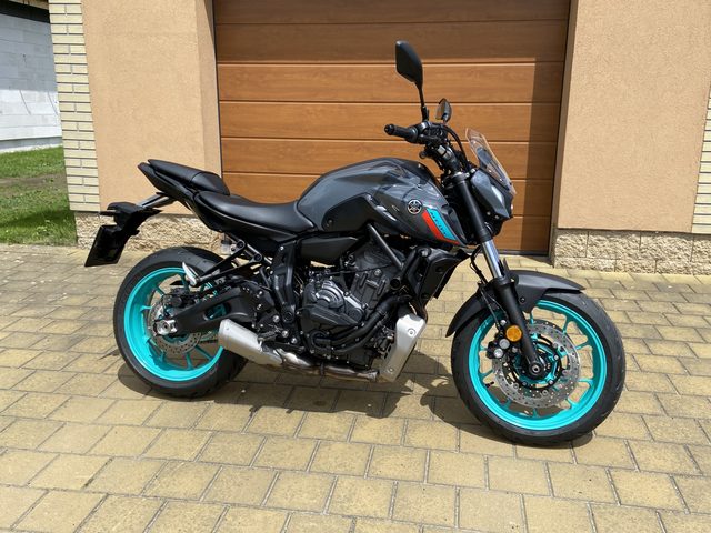 YAMAHA MT-07 ABS z pravého boku