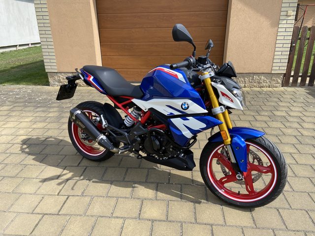 BMW G310R z předního boku